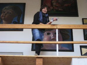 Gudrun Brüne im Atelier